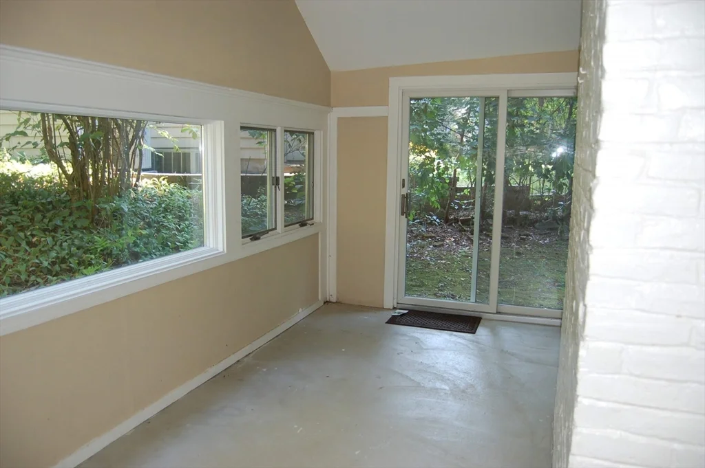 4 bed, 3 bath apartment for rent at 3 Woodside Rd, Newtonville — photo 10 of 17