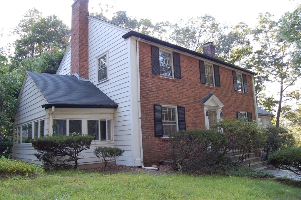 4 bed, 3 bath apartment for rent at 3 Woodside Rd, Newtonville
