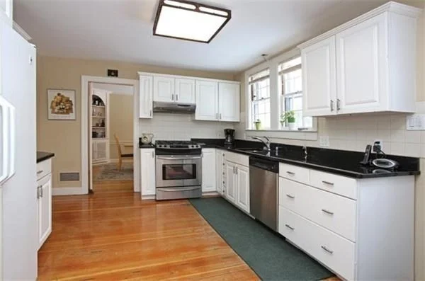 4 bed, 3 bath apartment for rent at 3 Woodside Rd, Newtonville — photo 8 of 17