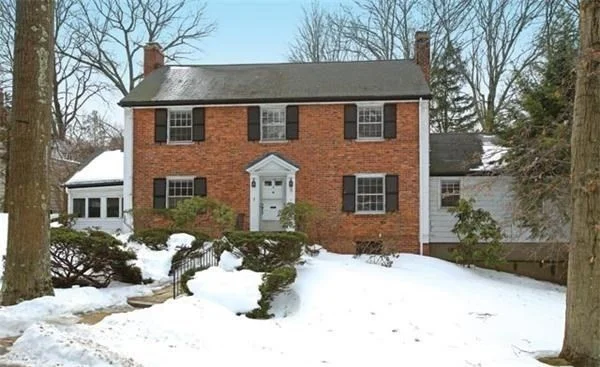 4 bed, 3 bath apartment for rent at 3 Woodside Rd, Newtonville — photo 2 of 17