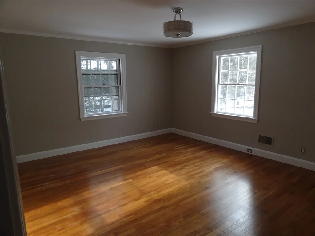 4 bed, 3 bath apartment for rent at 3 Woodside Rd, Newtonville — photo 12 of 17