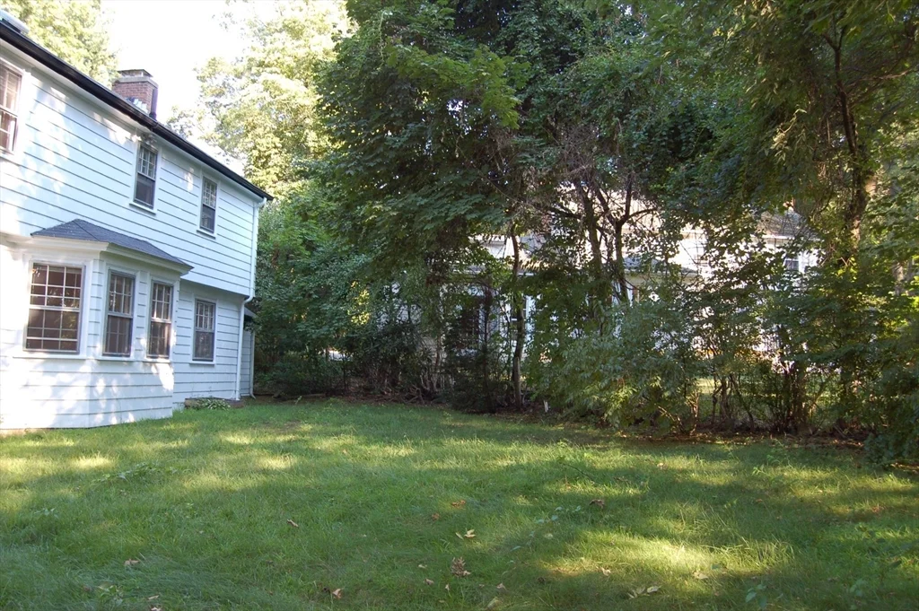 4 bed, 3 bath apartment for rent at 3 Woodside Rd, Newtonville — photo 16 of 17