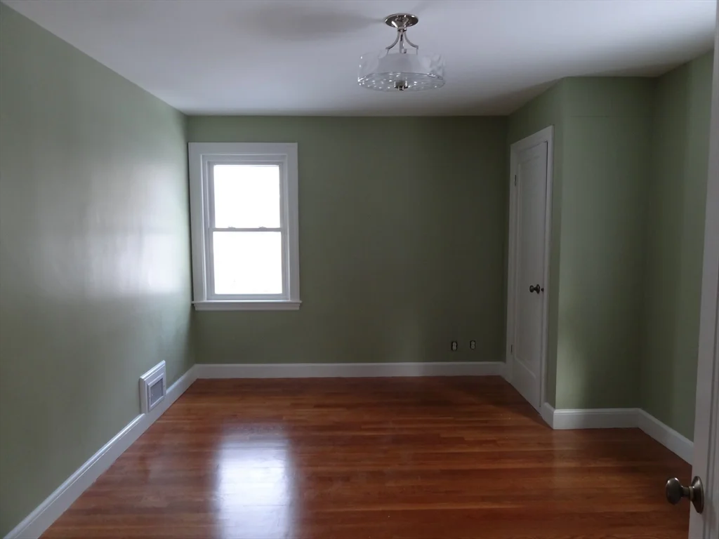 4 bed, 3 bath apartment for rent at 3 Woodside Rd, Newtonville — photo 13 of 17