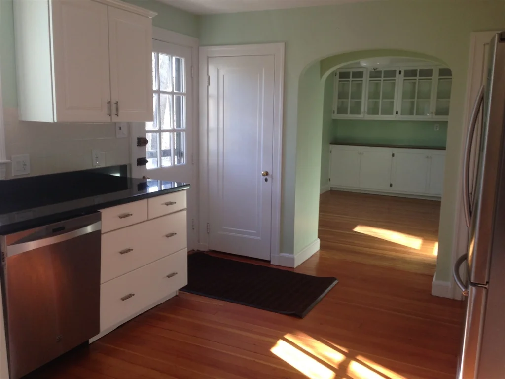 4 bed, 3 bath apartment for rent at 3 Woodside Rd, Newtonville — photo 9 of 17