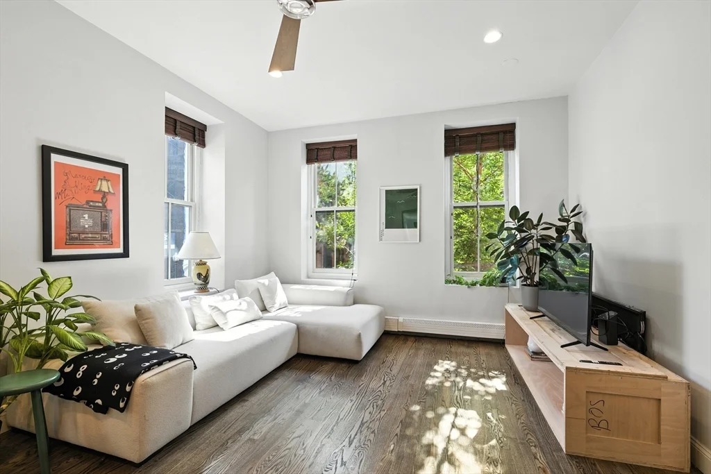 2 bed, 1 bath apartment for rent at 30-34 E Concord St Unit 11, South End — photo 2 of 17