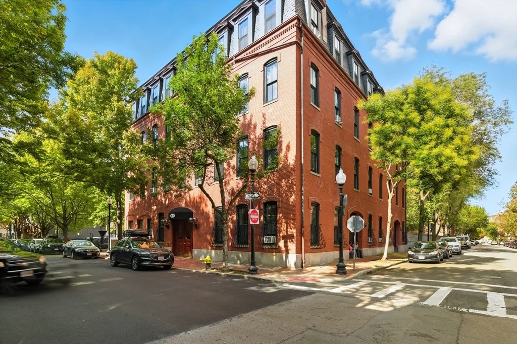 2 bed, 1 bath apartment for rent at 30-34 E Concord St Unit 11, South End — photo 16 of 17