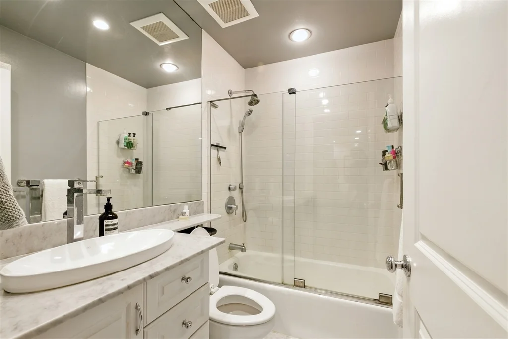 2 bed, 1 bath apartment for rent at 30-34 E Concord St Unit 11, South End — photo 15 of 17