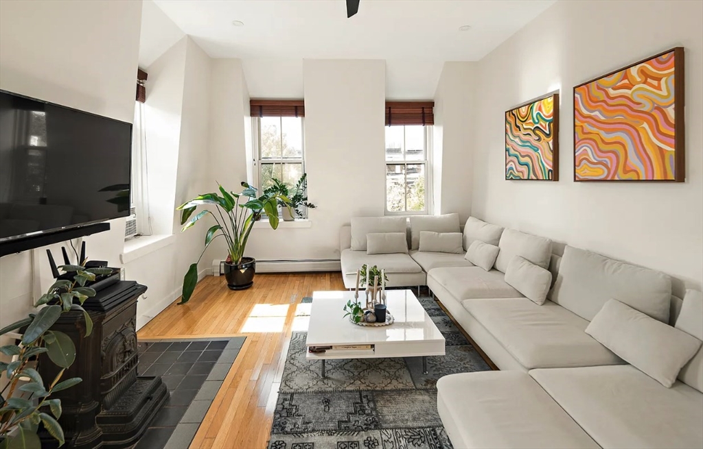 1 bed, 1 bath apartment for rent at 30 East Concord St Unit 24, South End — photo 2 of 14