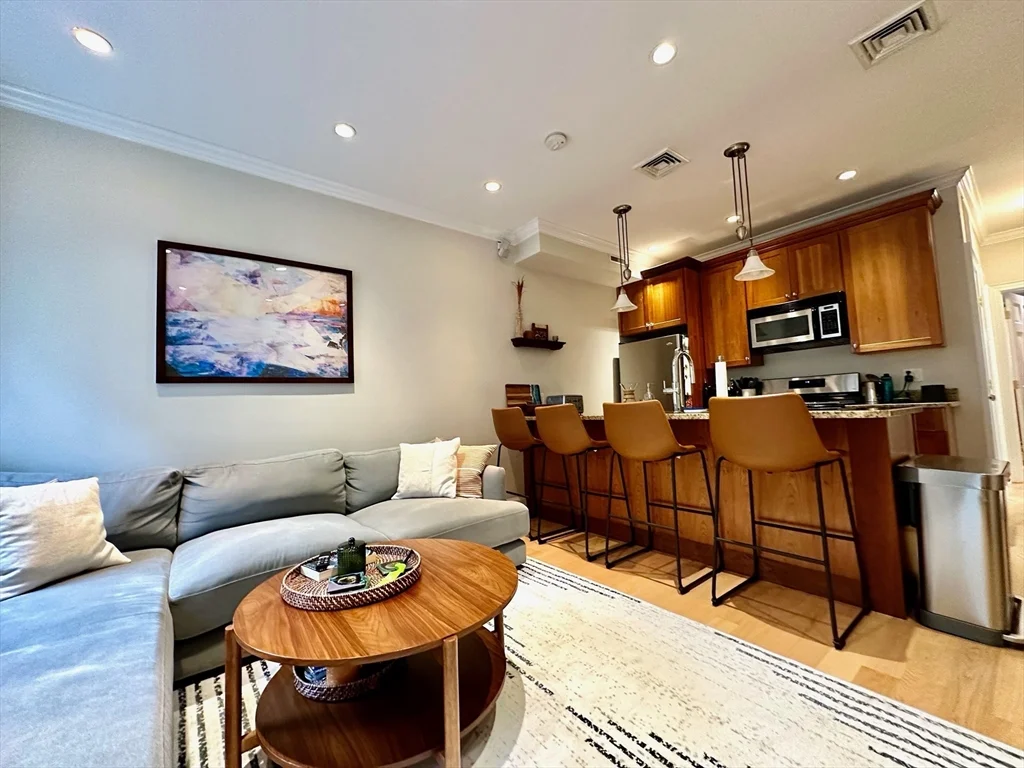 2 bed, 1 bath apartment for rent at 30 Anderson St Unit Unit #2, Beacon Hill — photo 1 of 9