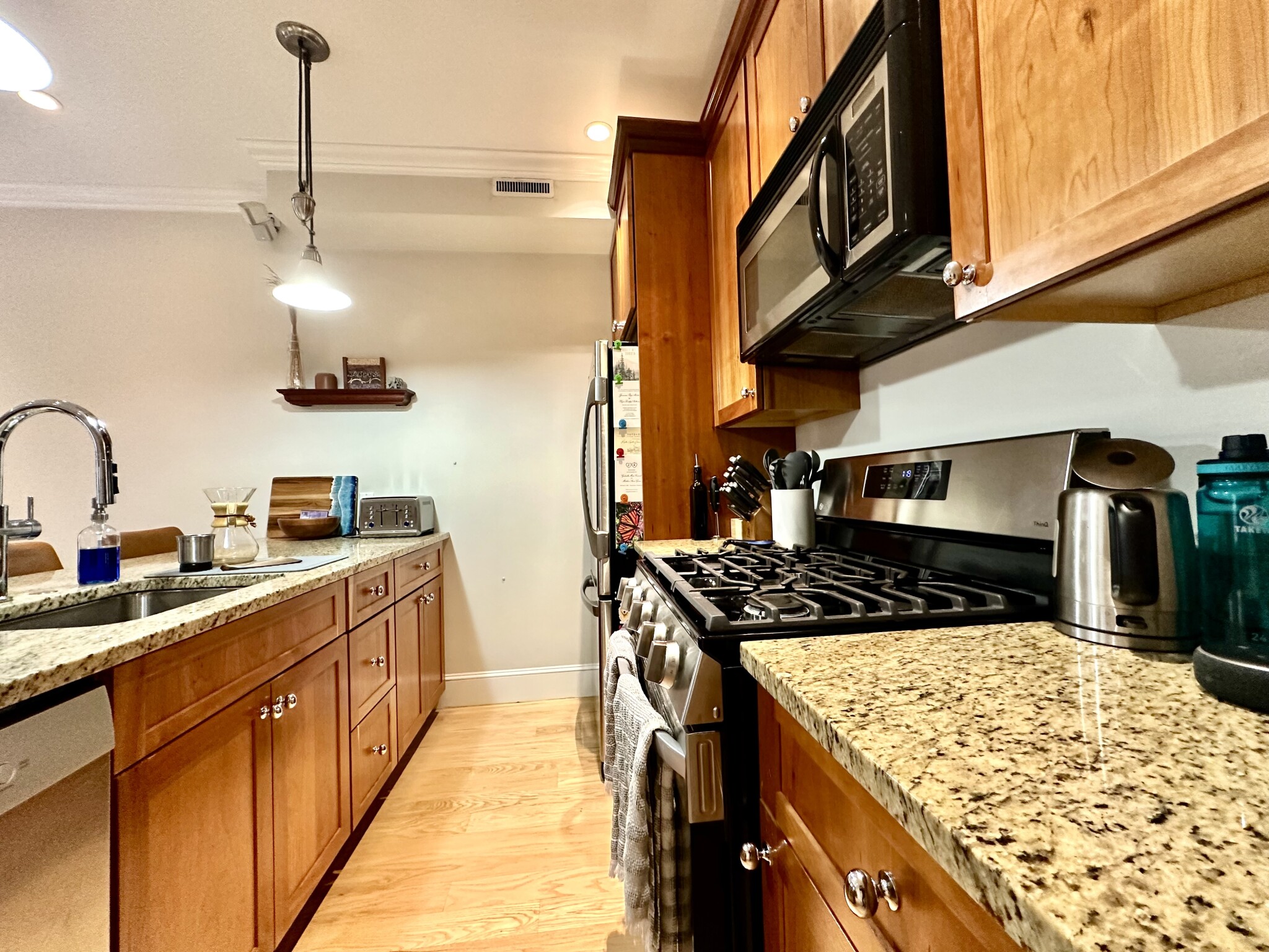 2 bed, 1 bath apartment for rent at 30 Anderson St Unit 2, Beacon Hill — photo 17 of 25