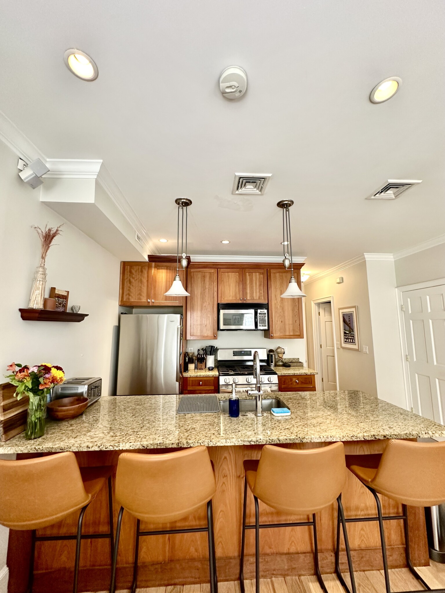 2 bed, 1 bath apartment for rent at 30 Anderson St Unit 2, Beacon Hill — photo 9 of 25