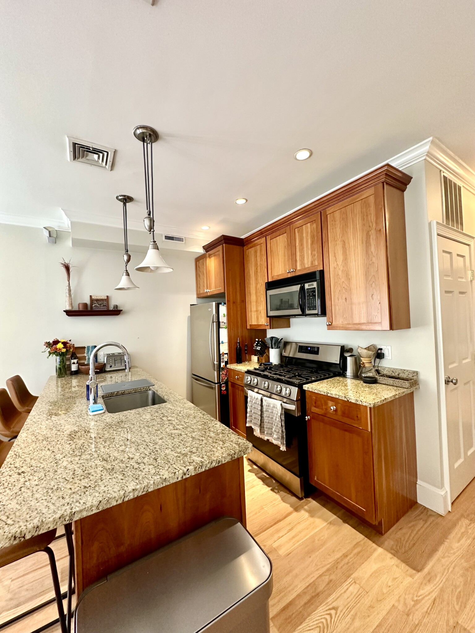 2 bed, 1 bath apartment for rent at 30 Anderson St Unit 2, Beacon Hill — photo 11 of 25