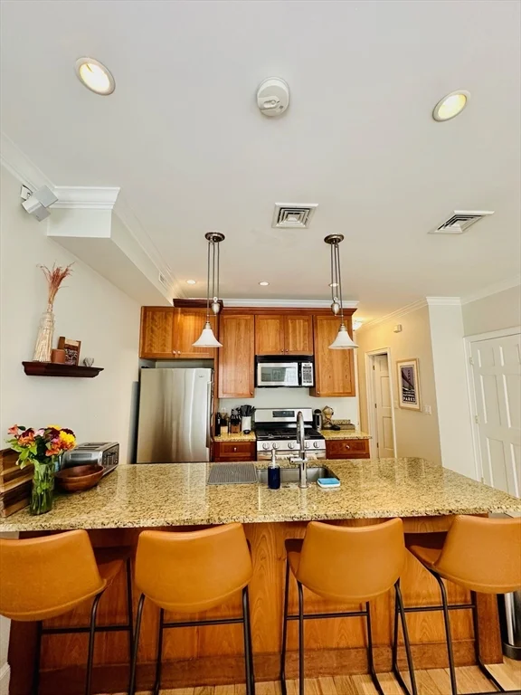 2 bed, 1 bath apartment for rent at 30 Anderson St Unit Unit #2, Beacon Hill — photo 5 of 9