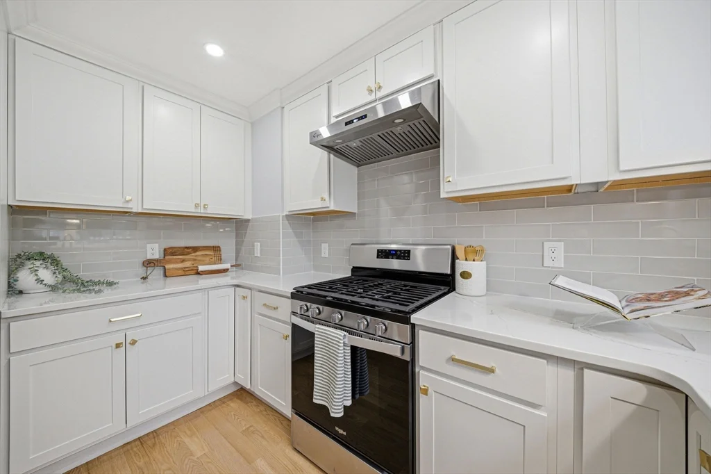 3 bed, 1 bath apartment for rent at 30 Arnold St Unit 30, Quincy — photo 7 of 19