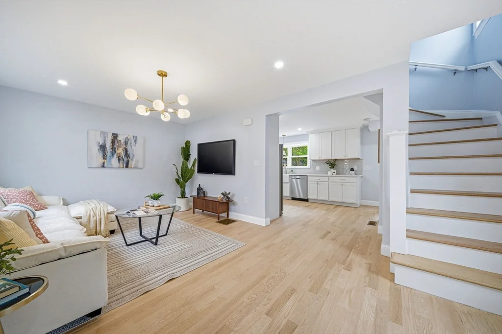 3 bed, 1 bath apartment for rent at 30 Arnold St Unit 30, Quincy — photo 3 of 19