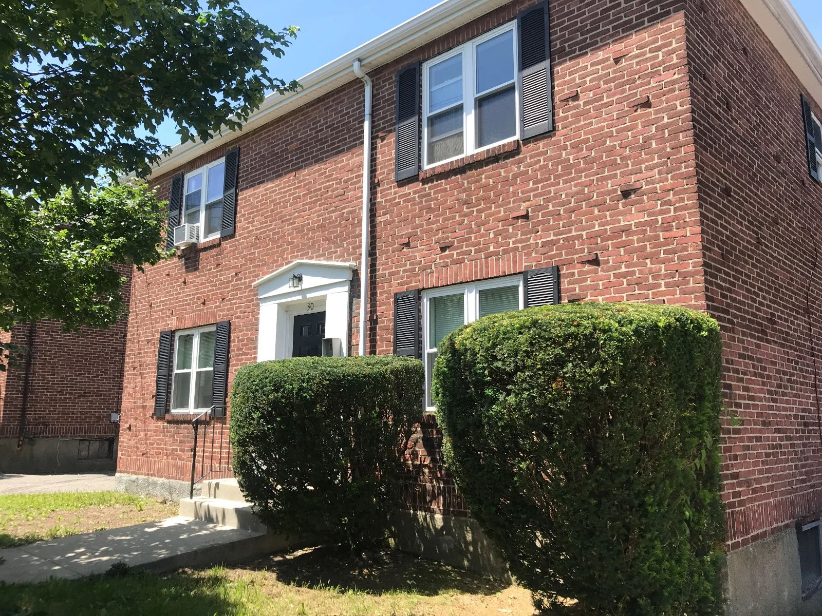 1 bed, 1 bath apartment for rent at 30 Beechcroft St Unit 1, Oak Square — photo 12 of 13
