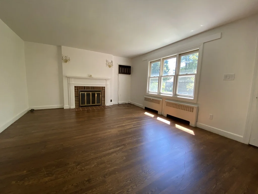 4 bed, 2 bath apartment for rent at 30 Beechmont St, Worcester — photo 10 of 23