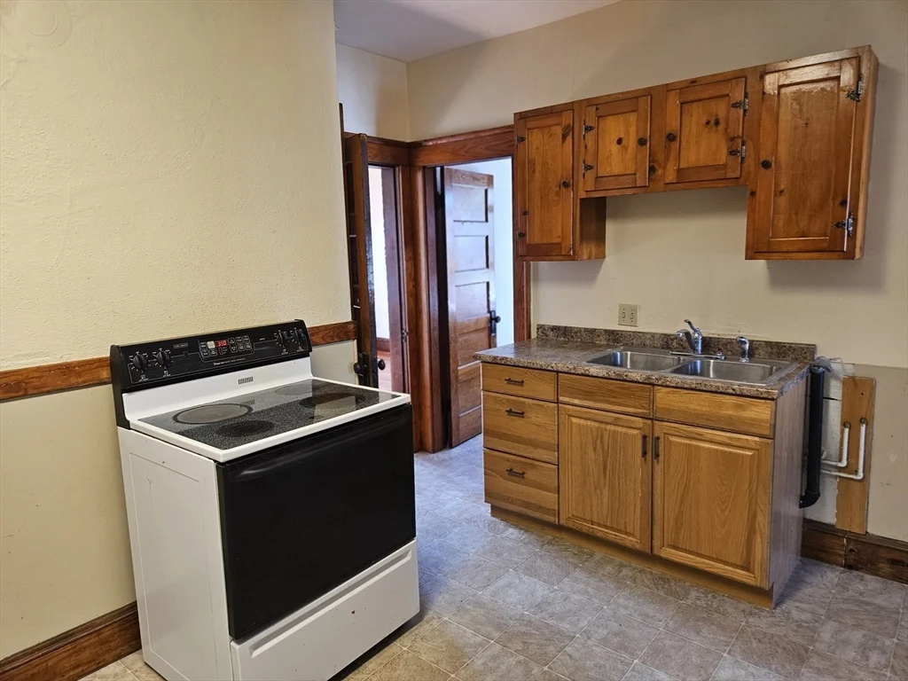 2 bed, 1 bath apartment for rent at 30 Bemis St Unit 3, Chicopee — photo 3 of 26