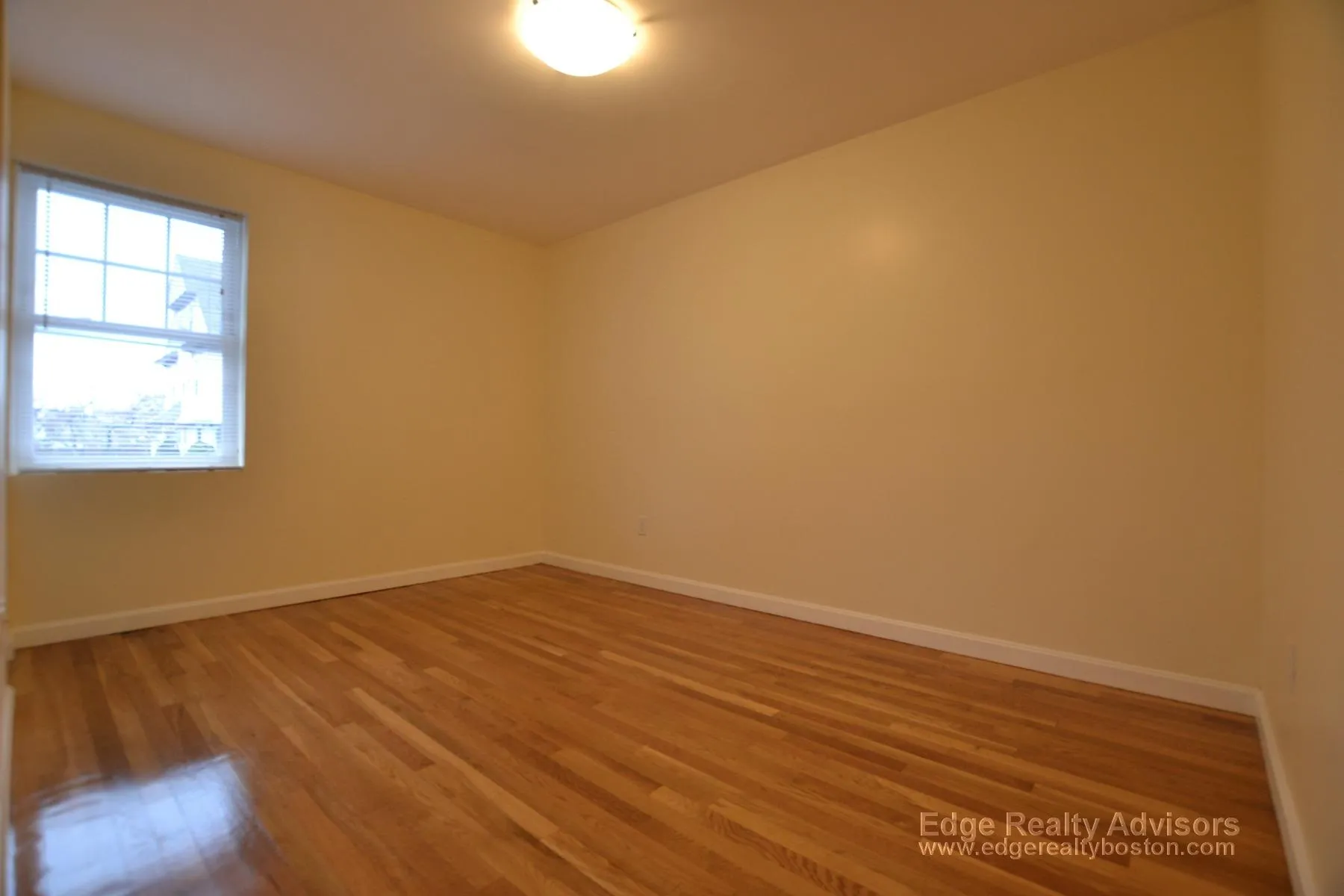 3 bed, 3.5 bath apartment for rent at 30 Bentley St Unit 2, Oak Square — photo 8 of 9