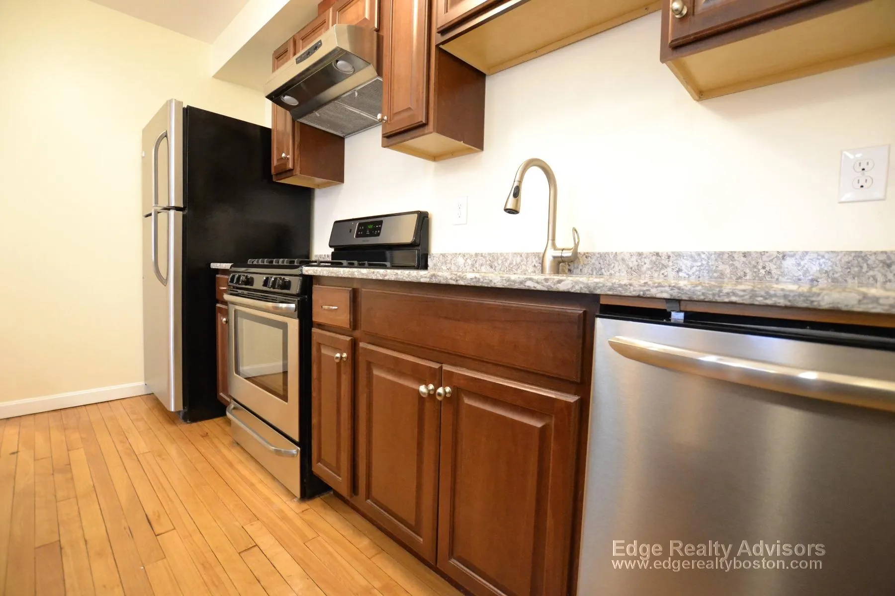 3 bed, 3.5 bath apartment for rent at 30 Bentley St Unit 2, Oak Square