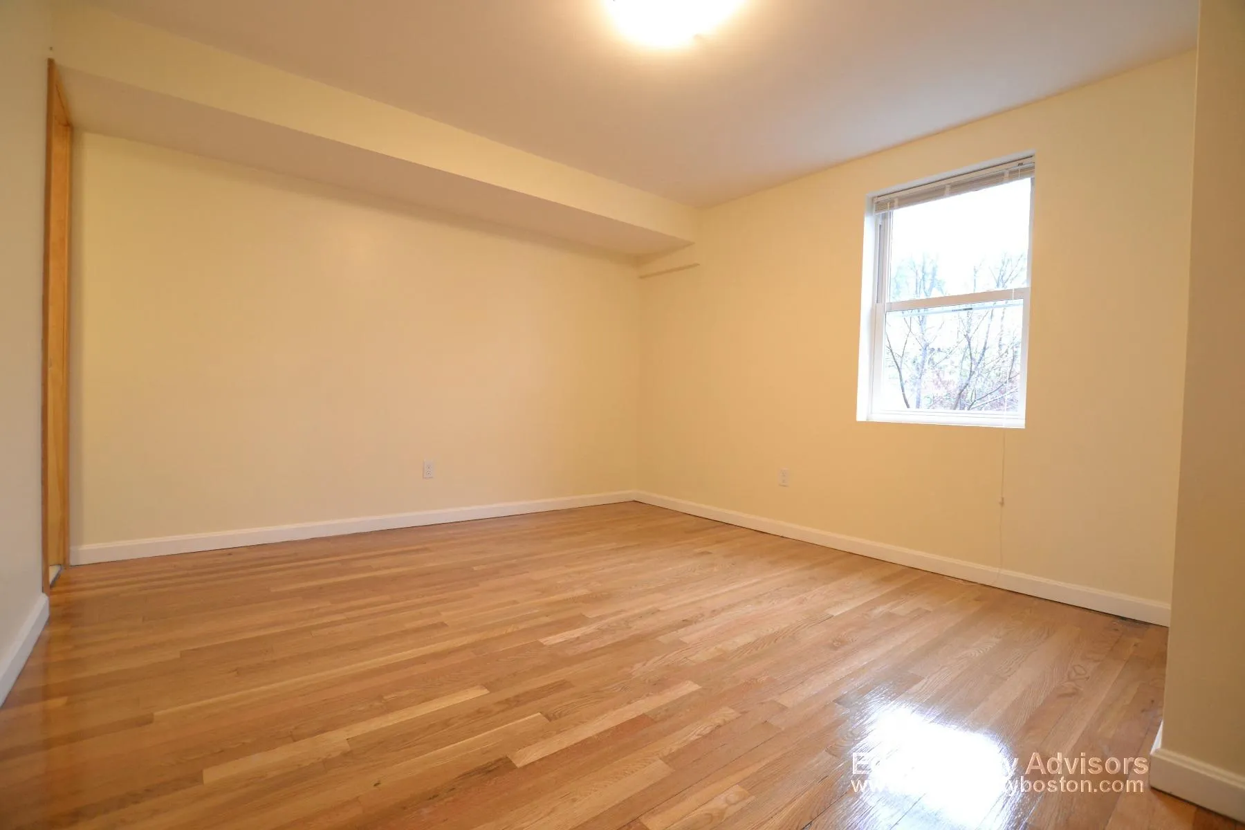 3 bed, 3.5 bath apartment for rent at 30 Bentley St Unit 2, Oak Square — photo 6 of 9