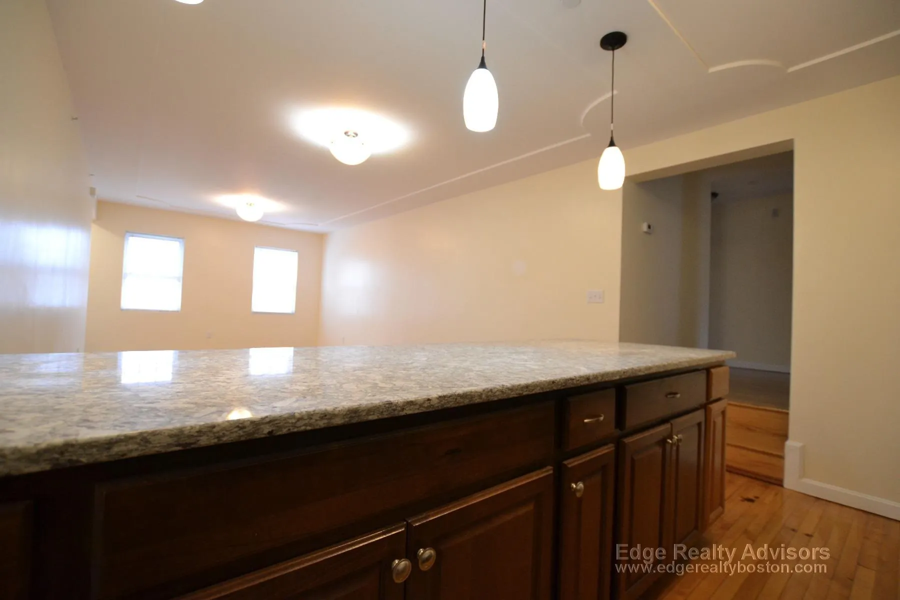 3 bed, 3.5 bath apartment for rent at 30 Bentley St Unit 2, Oak Square — photo 4 of 9