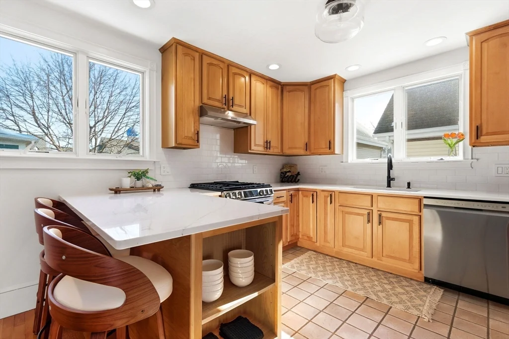 3 bed, 2 bath apartment for rent at 30 Boardman St Unit B, Salem — photo 18 of 34