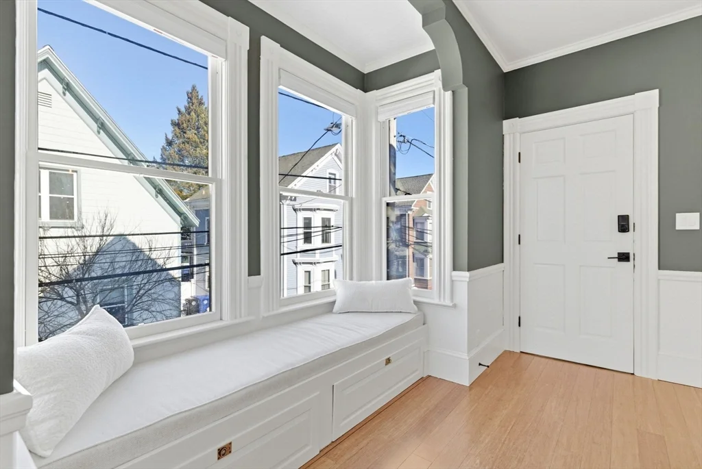 3 bed, 2 bath apartment for rent at 30 Boardman St Unit B, Salem — photo 2 of 34