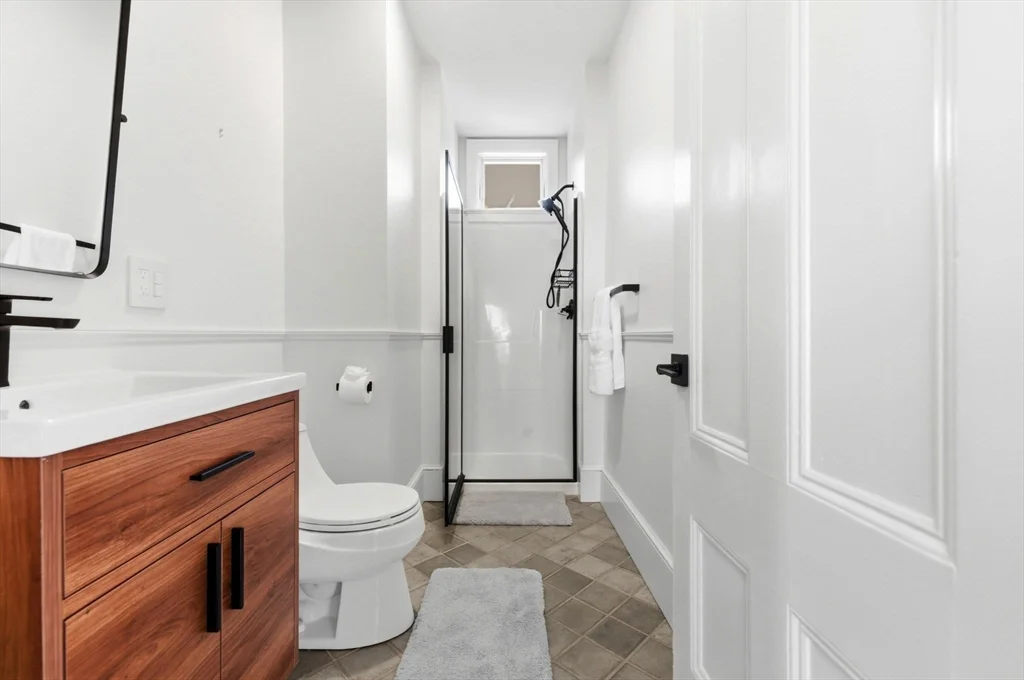 3 bed, 2 bath apartment for rent at 30 Boardman St Unit B, Salem — photo 12 of 34