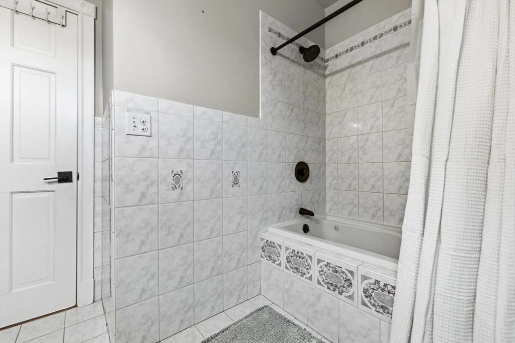 3 bed, 2 bath apartment for rent at 30 Boardman St Unit B, Salem — photo 27 of 34