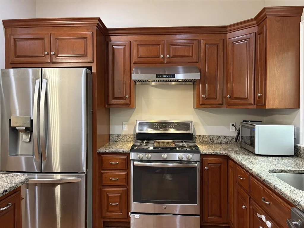 3 bed, 2 bath apartment for rent at 30 Boardwalk Dr Unit 30, Andover — photo 14 of 42