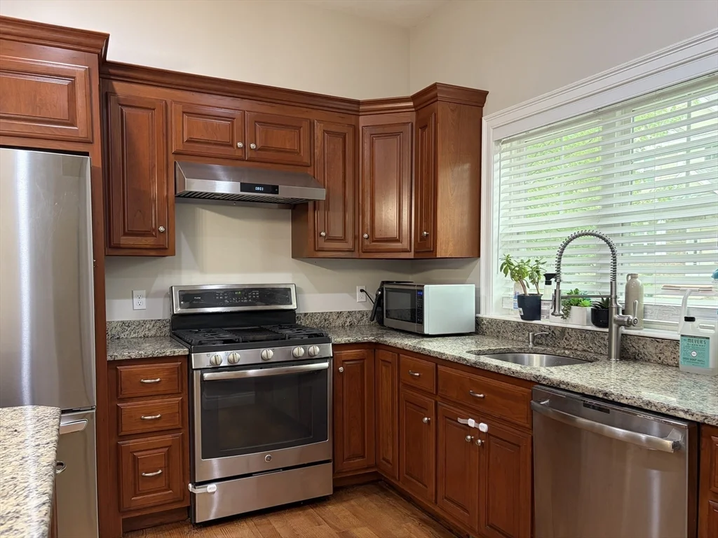 3 bed, 2 bath apartment for rent at 30 Boardwalk Dr Unit 30, Andover — photo 13 of 42