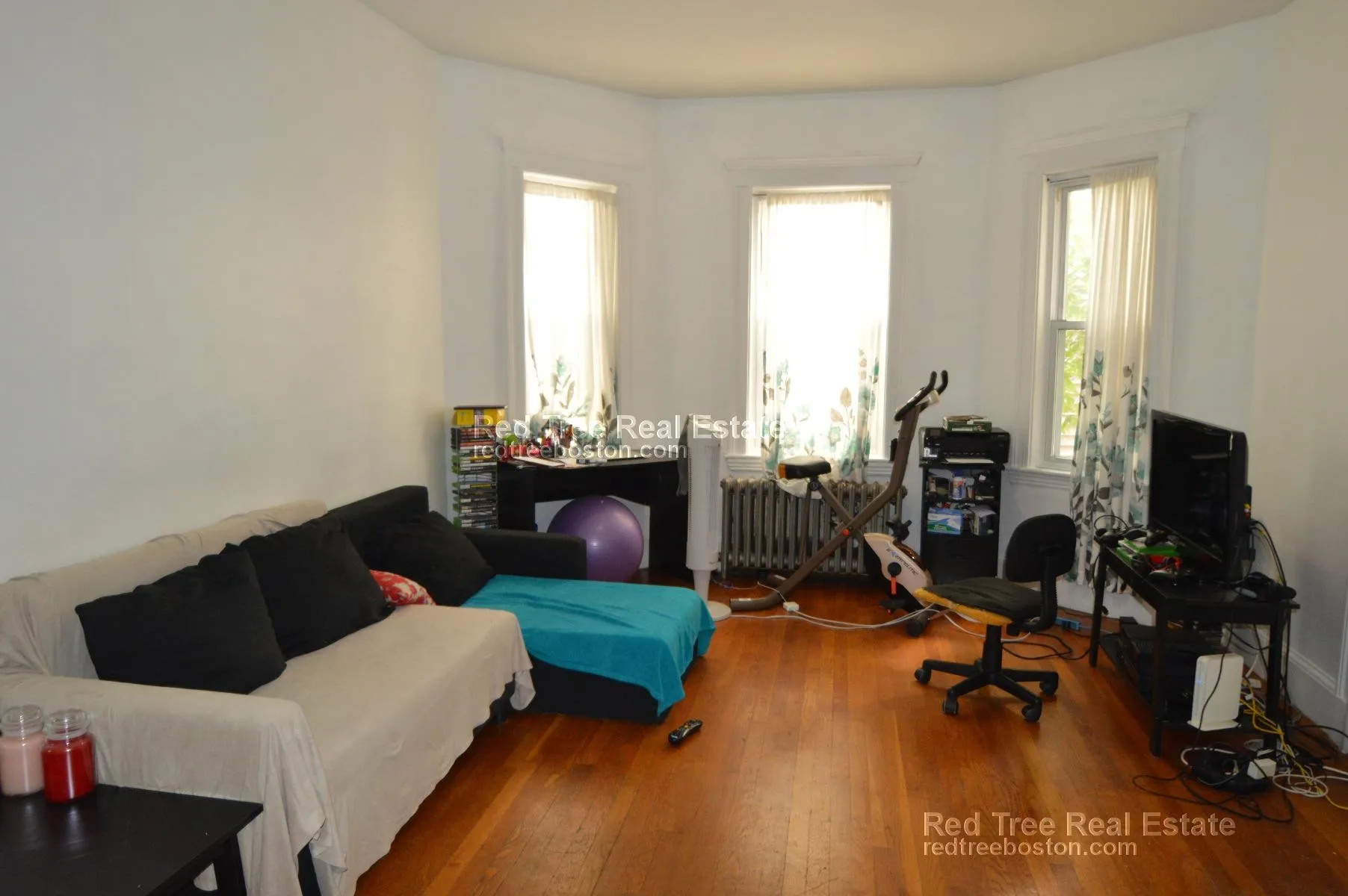 3 bed, 1 bath apartment for rent at 30 Brackett St Unit 1, Oak Square