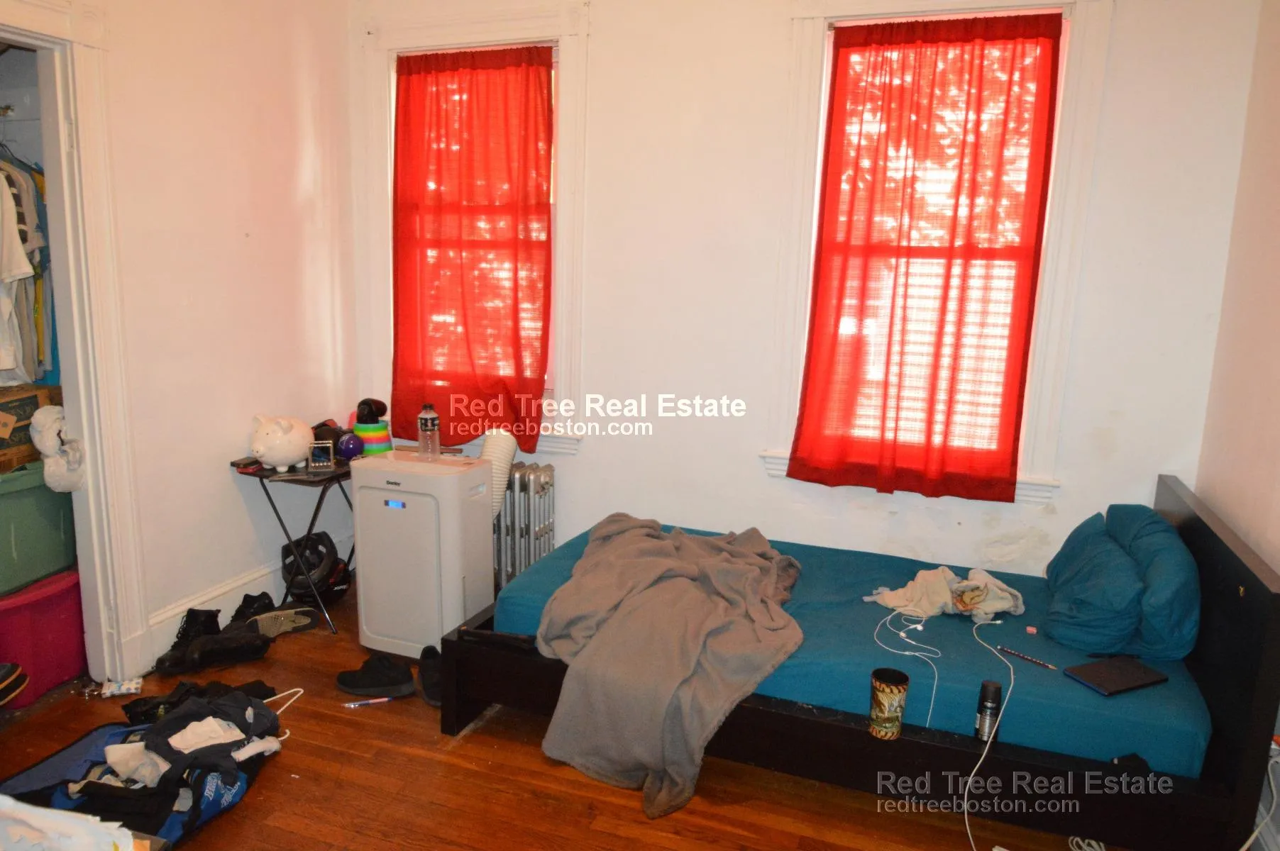 3 bed, 1 bath apartment for rent at 30 Brackett St Unit 1, Oak Square — photo 9 of 11