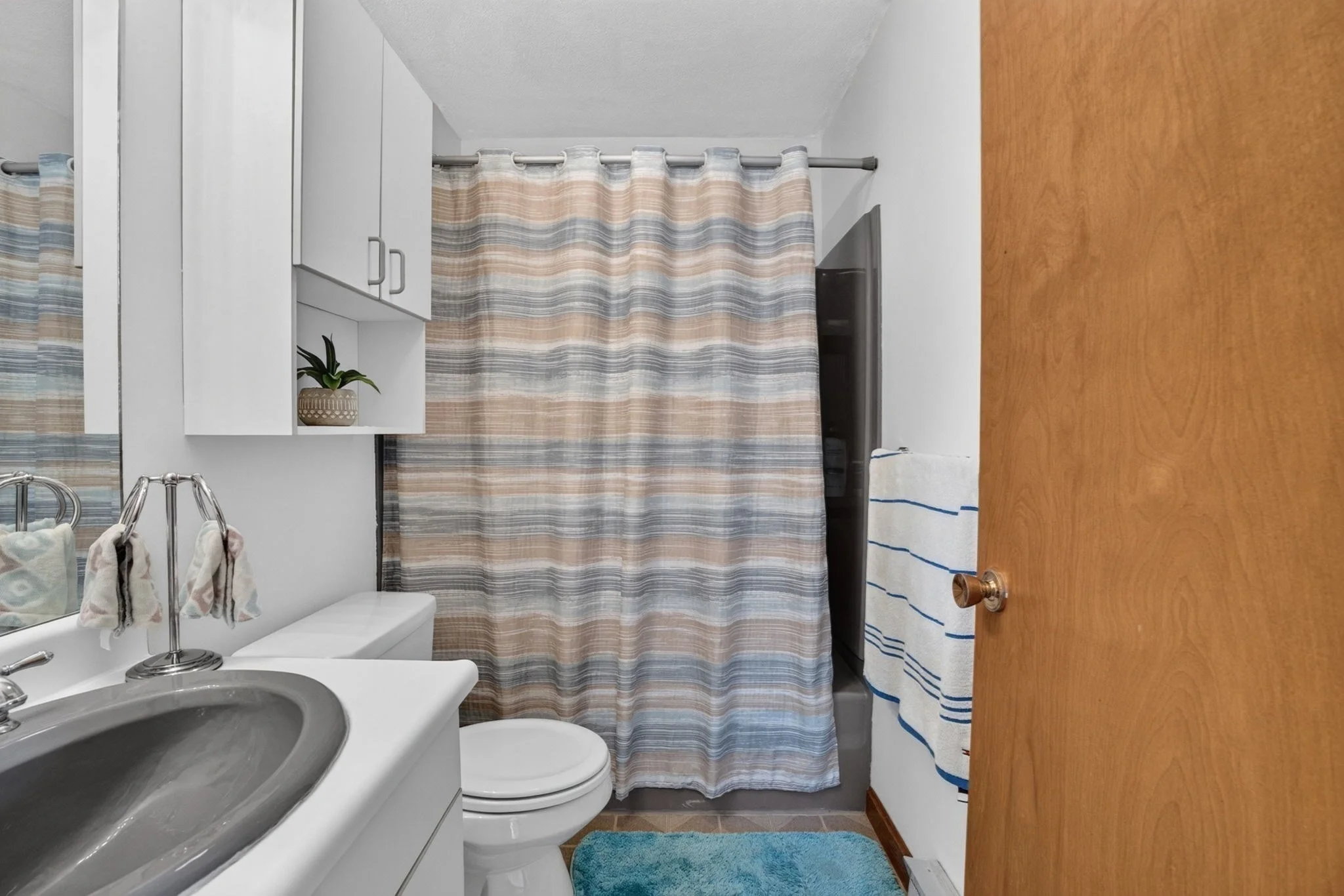 3 bed, 2 bath apartment for rent at 30 Brownville Ave, Lynn — photo 5 of 23