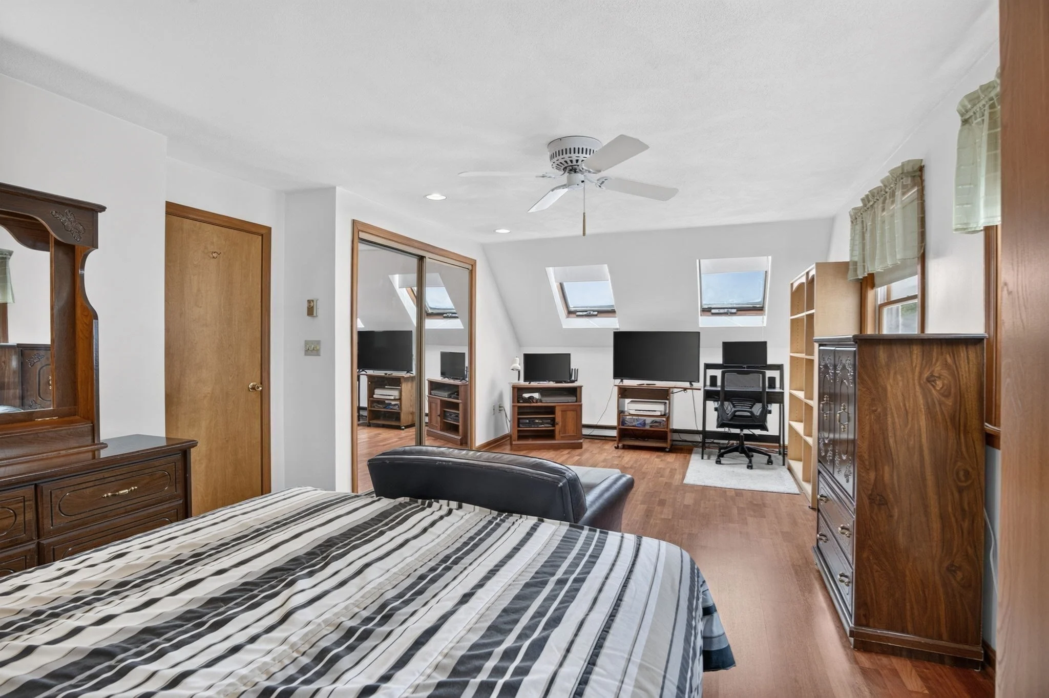 3 bed, 2 bath apartment for rent at 30 Brownville Ave, Lynn — photo 9 of 23