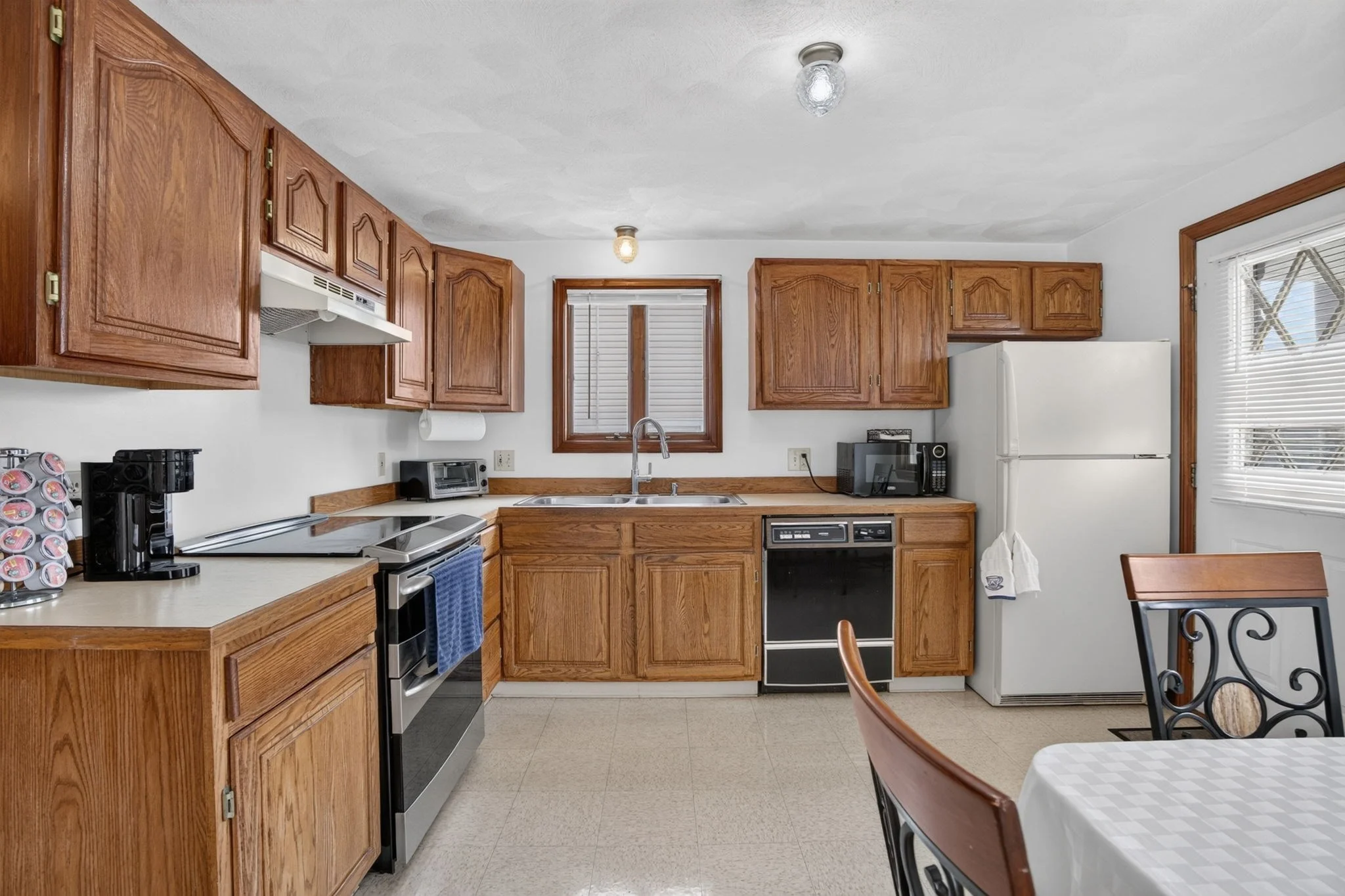 3 bed, 2 bath apartment for rent at 30 Brownville Ave, Lynn — photo 2 of 23