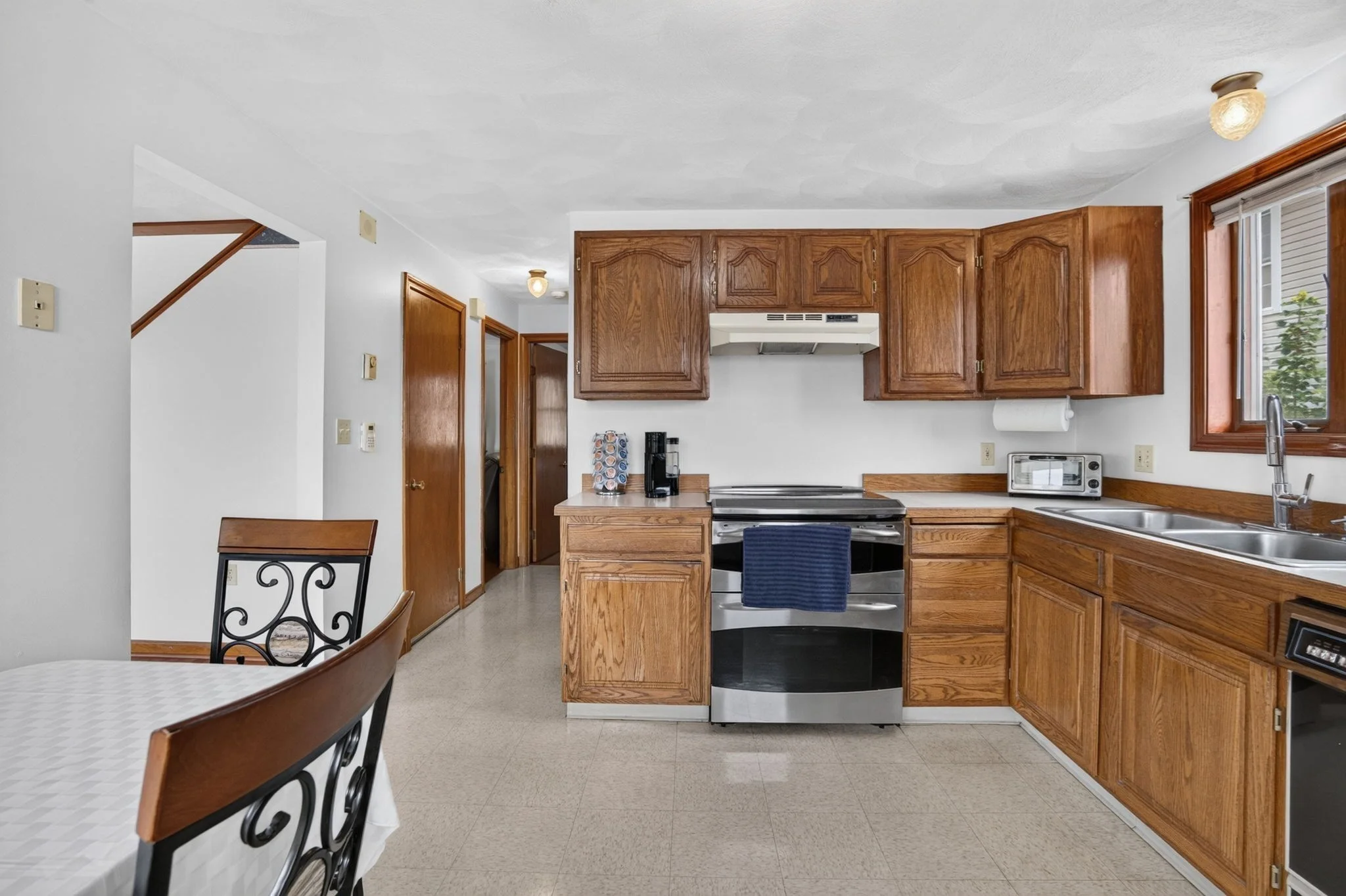 3 bed, 2 bath apartment for rent at 30 Brownville Ave, Lynn — photo 4 of 23