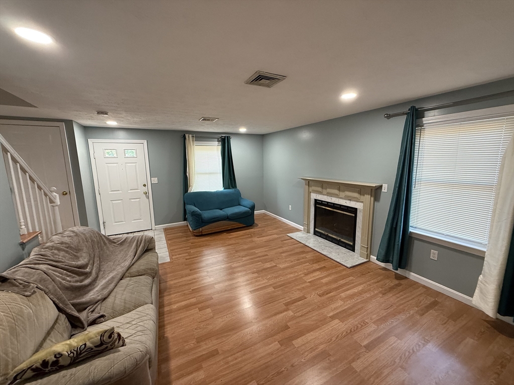 2 bed, 2 bath apartment for rent at 30 Cadogan Way Unit 30, Nashua — photo 3 of 15