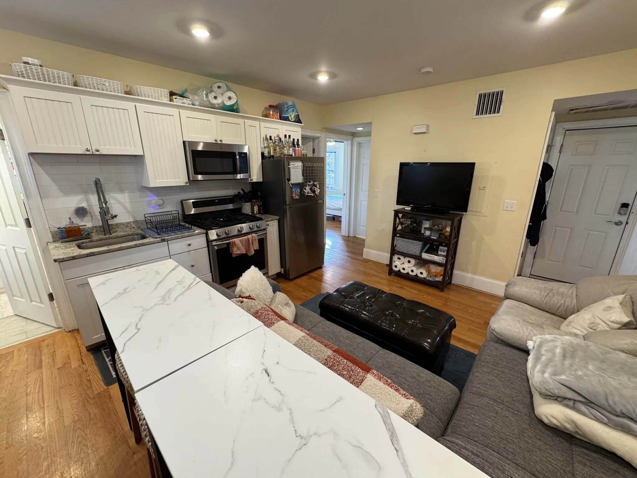 4 bed, 2 bath apartment for rent at 30 Cambridge Ter Unit 2, Neighborhood Nine — photo 4 of 36