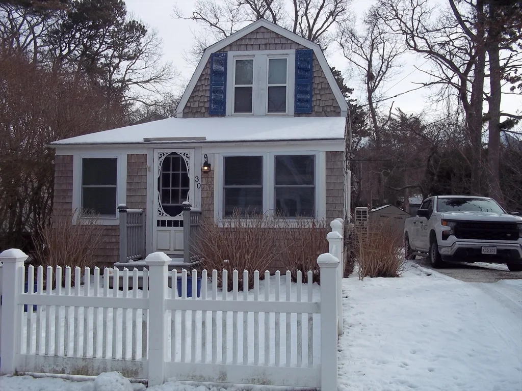 2 bed, 1 bath apartment for rent at 30 Cape Cod Ave Unit 1, Plymouth — photo 2 of 2