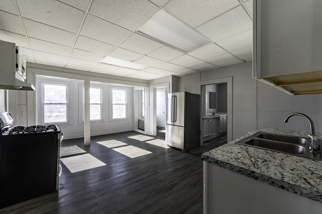 3 bed, 1 bath apartment for rent at 30 Chestnut St Unit 2, Fitchburg — photo 8 of 19