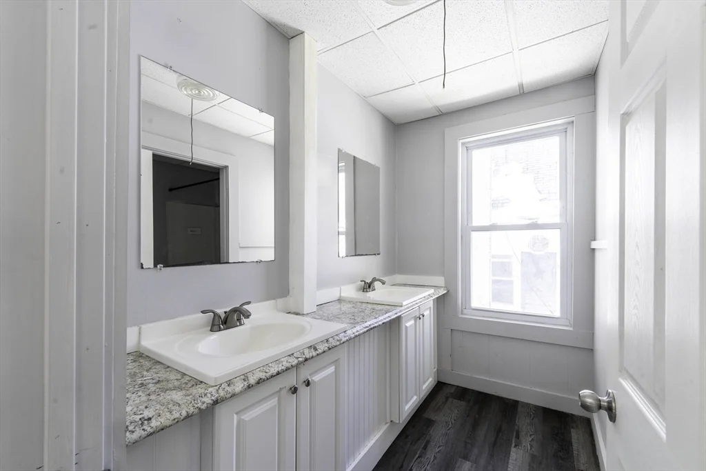3 bed, 1 bath apartment for rent at 30 Chestnut St Unit 2, Fitchburg — photo 3 of 19