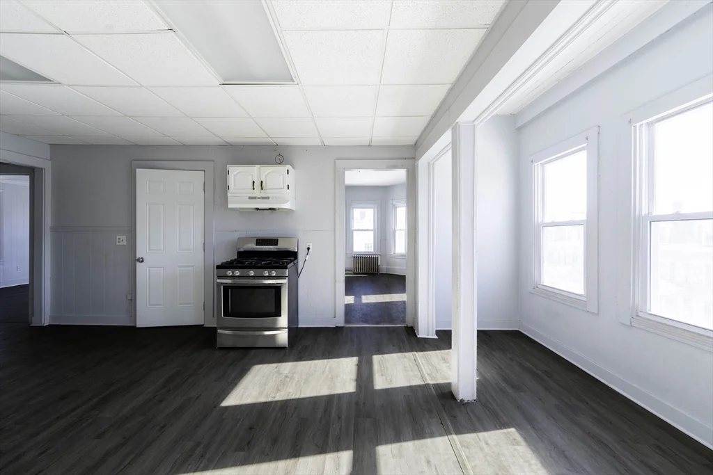 3 bed, 1 bath apartment for rent at 30 Chestnut St Unit 2, Fitchburg — photo 5 of 19