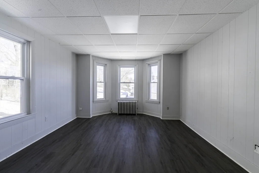 3 bed, 1 bath apartment for rent at 30 Chestnut St Unit 2, Fitchburg — photo 9 of 19