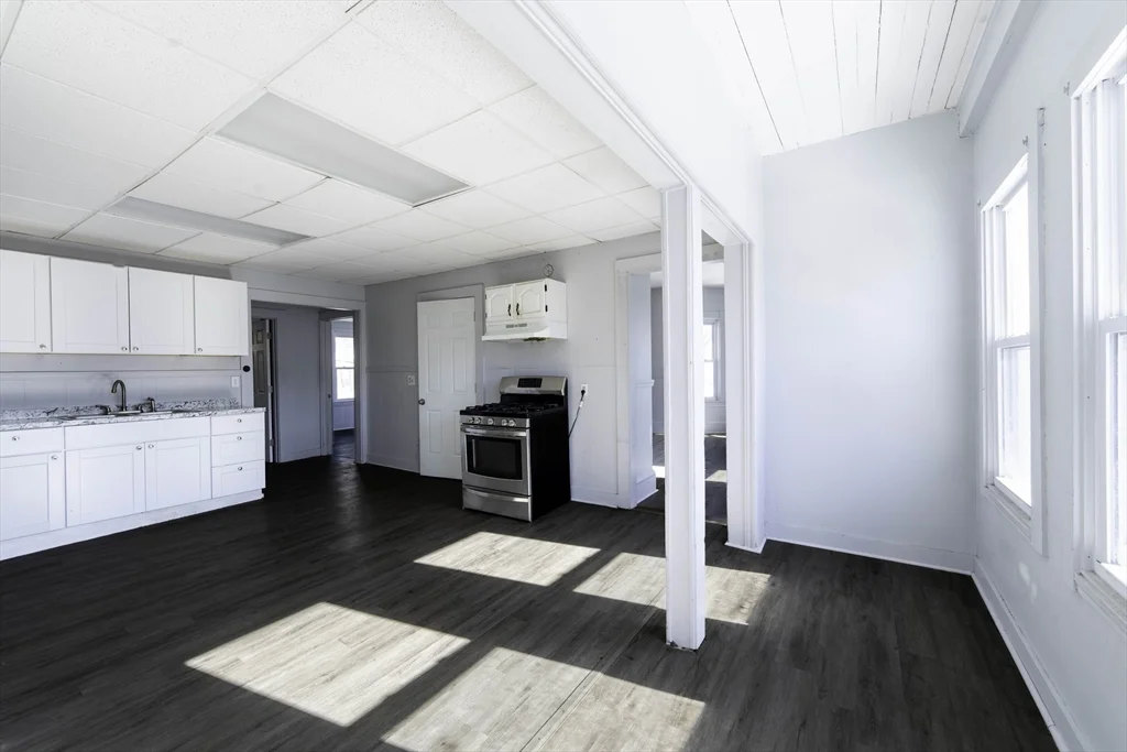 3 bed, 1 bath apartment for rent at 30 Chestnut St Unit 2, Fitchburg — photo 2 of 19