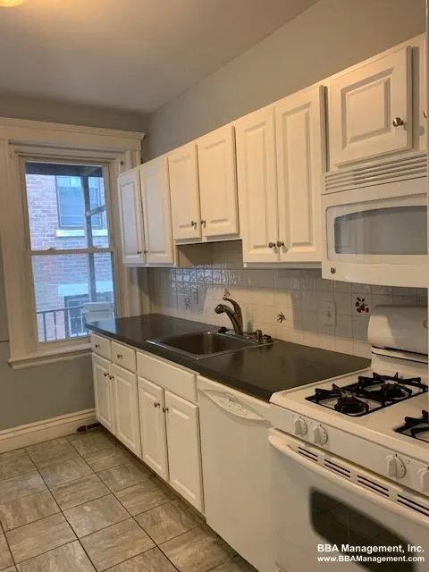 3 bed, 1 bath apartment for rent at 30 Chiswick Rd Unit 4, Brighton