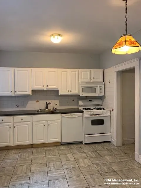 3 bed, 1 bath apartment for rent at 30 Chiswick Rd Unit 4, Brighton — photo 3 of 14