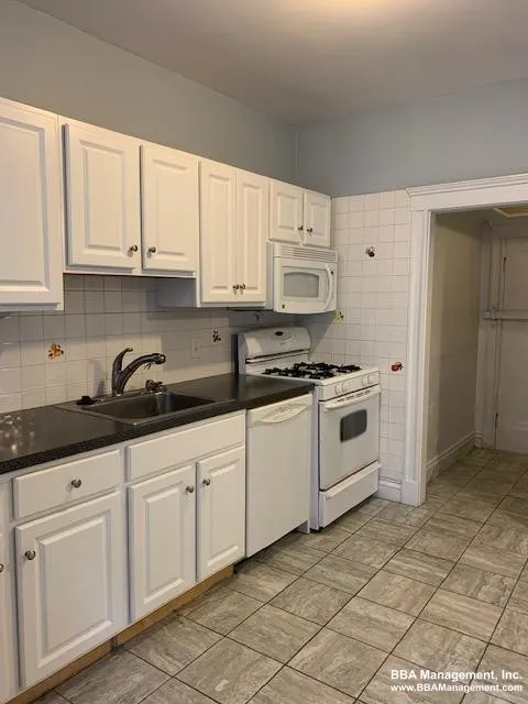 3 bed, 1 bath apartment for rent at 30 Chiswick Rd Unit 4, Brighton — photo 2 of 14