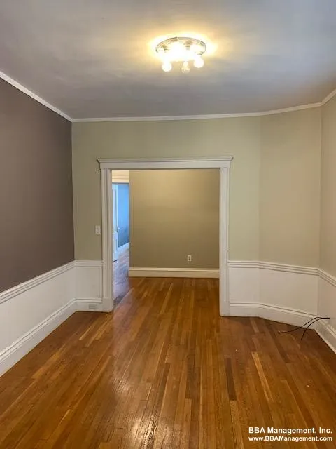 3 bed, 1 bath apartment for rent at 30 Chiswick Rd Unit 4, Brighton — photo 4 of 14